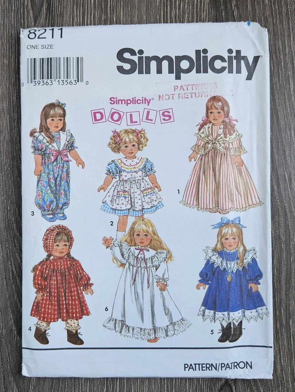 NEW Simplicity 8211 Wardrobe for 18